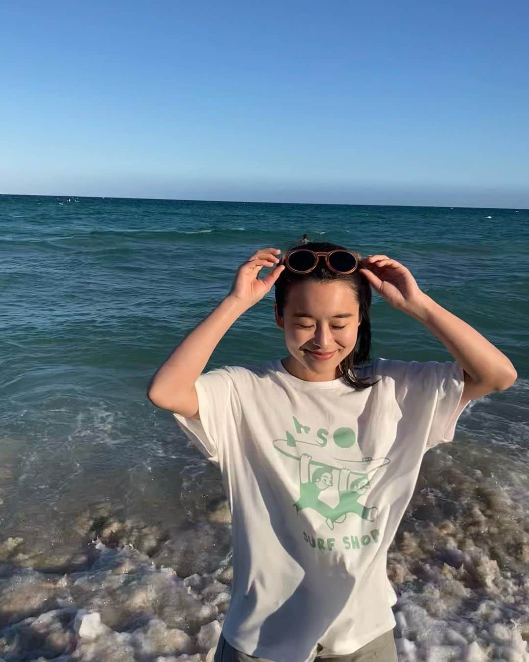 白鳥羽純さんのインスタグラム写真 - (白鳥羽純Instagram)「🏖  何種類も見かけた飛行機に横断幕タイプの広告、この距離で告知になってるのかな？笑笑  風で前に進めない海鳥と、 野生のカメレオン？イグアナ？もいたよ〜🦎  #miamibeach #southbeach」3月10日 12時05分 - hasuminst