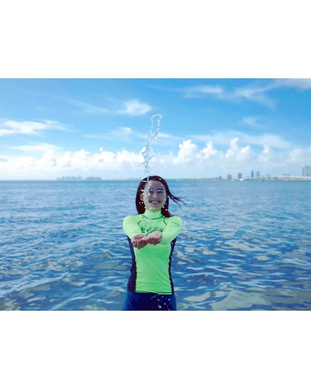 白鳥羽純さんのインスタグラム写真 - (白鳥羽純Instagram)「🏖  何種類も見かけた飛行機に横断幕タイプの広告、この距離で告知になってるのかな？笑笑  風で前に進めない海鳥と、 野生のカメレオン？イグアナ？もいたよ〜🦎  #miamibeach #southbeach」3月10日 12時05分 - hasuminst