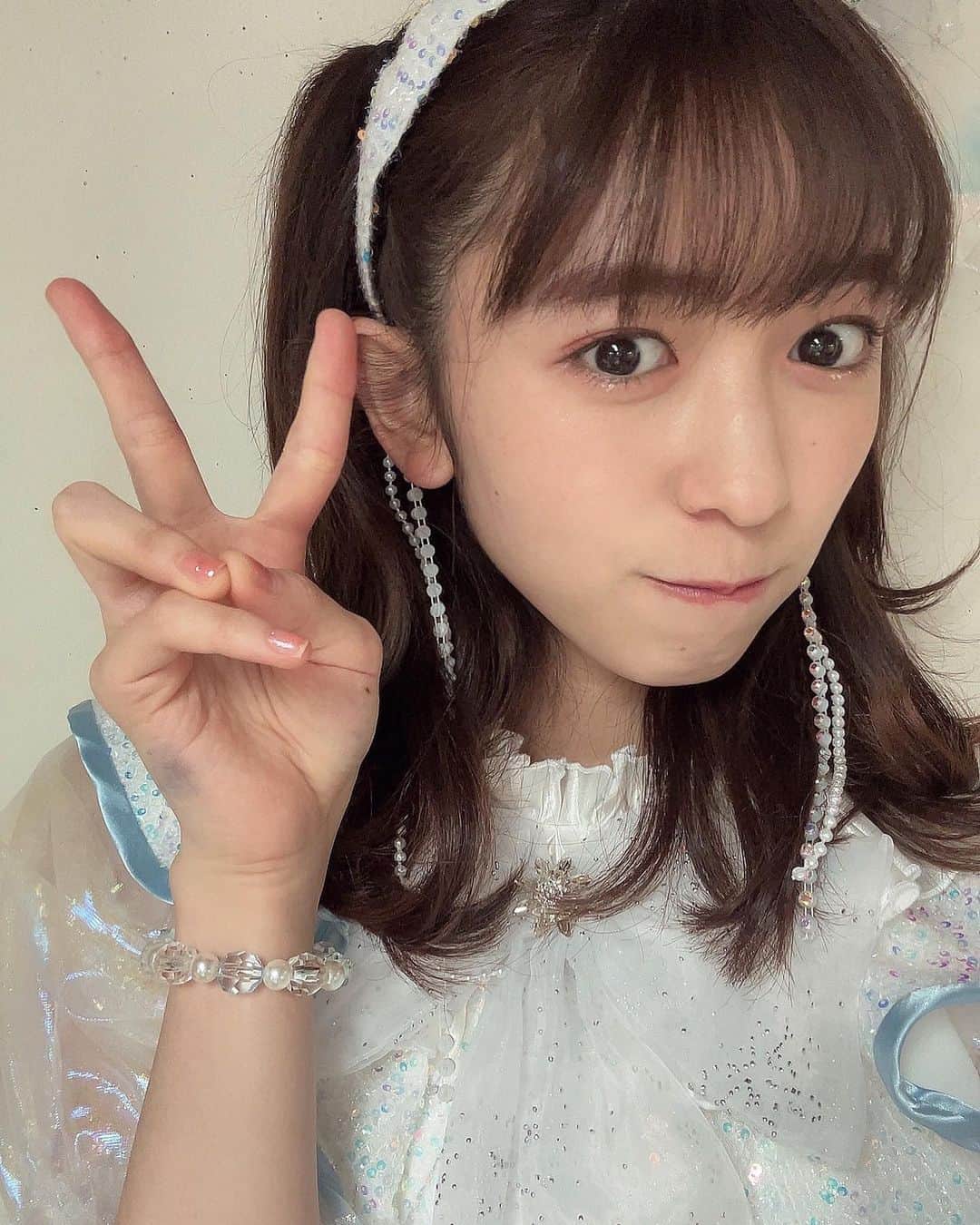 小泉遥香のインスタグラム：「.  カチューシャはーたぁ🫶  #カチューシャ #アイドル #間違い探し」