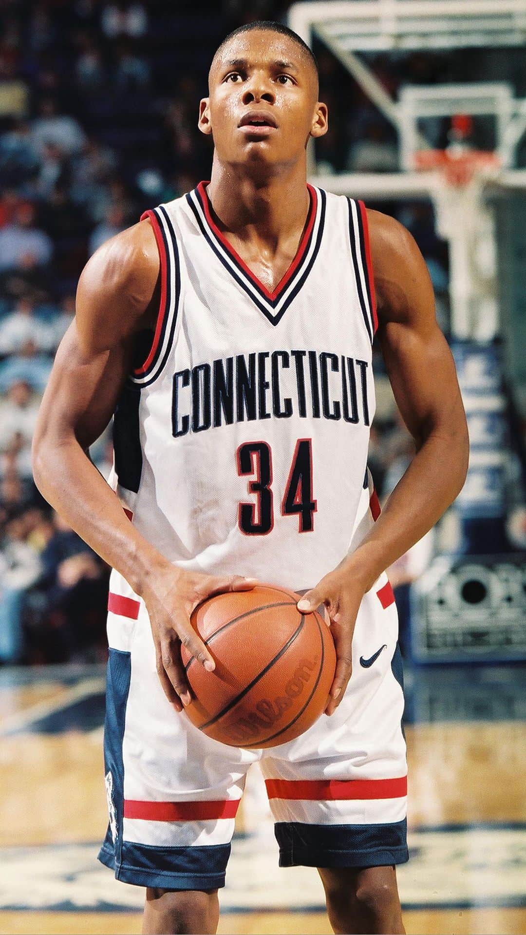 レイ・アレンのインスタグラム：「27 years ago #OTD, @trayfour hits the game winner against Allen Iverson’s Georgetown to win the 1996 BIG EAST Championship 🏆  #Made4March」
