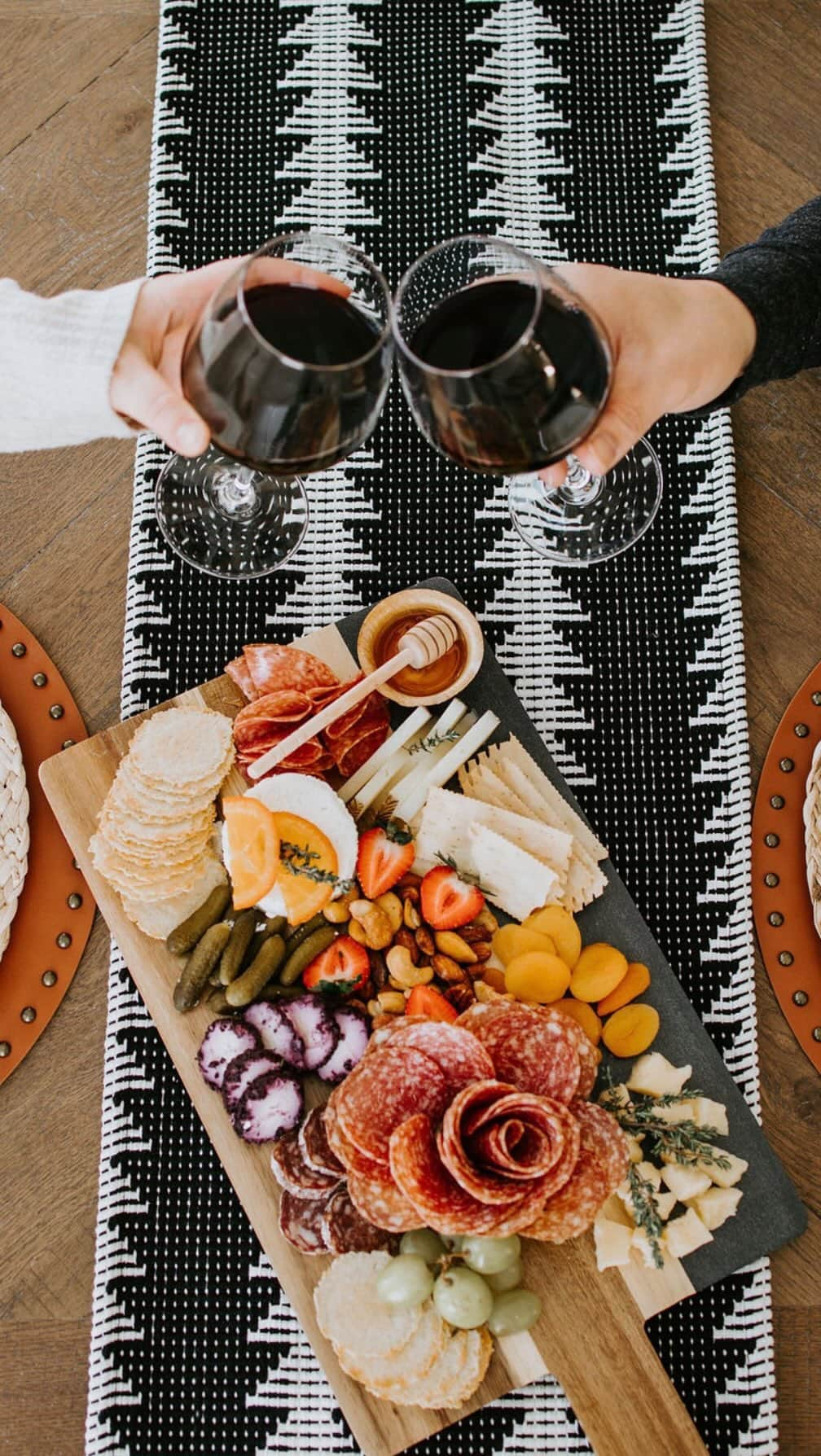Chelsea Houskaのインスタグラム：「Cheeseboard goals 🥰 This custom Acacia and black marble cheeseboard is one of my favorites from our new drop!  We want to see what you include on your boards? 👇🏼   Features: •Details: Acacia wood and Marble  •Size: 20x10x0.5IN •Care Instructions: Recommend hand washing. Do not put in the dishwasher」