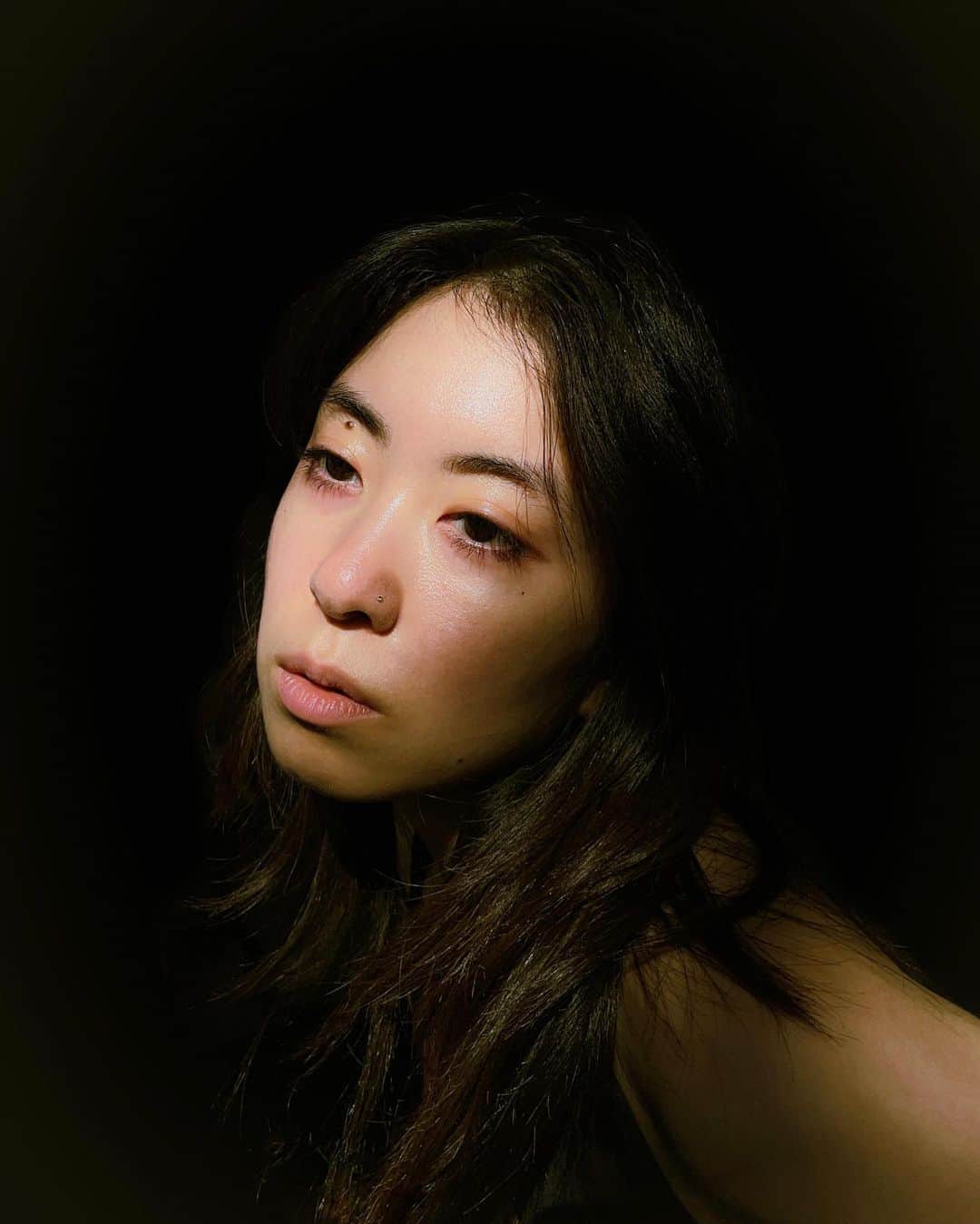 アリサ・カノウのインスタグラム：「really into baroque lighting lately 🕯」