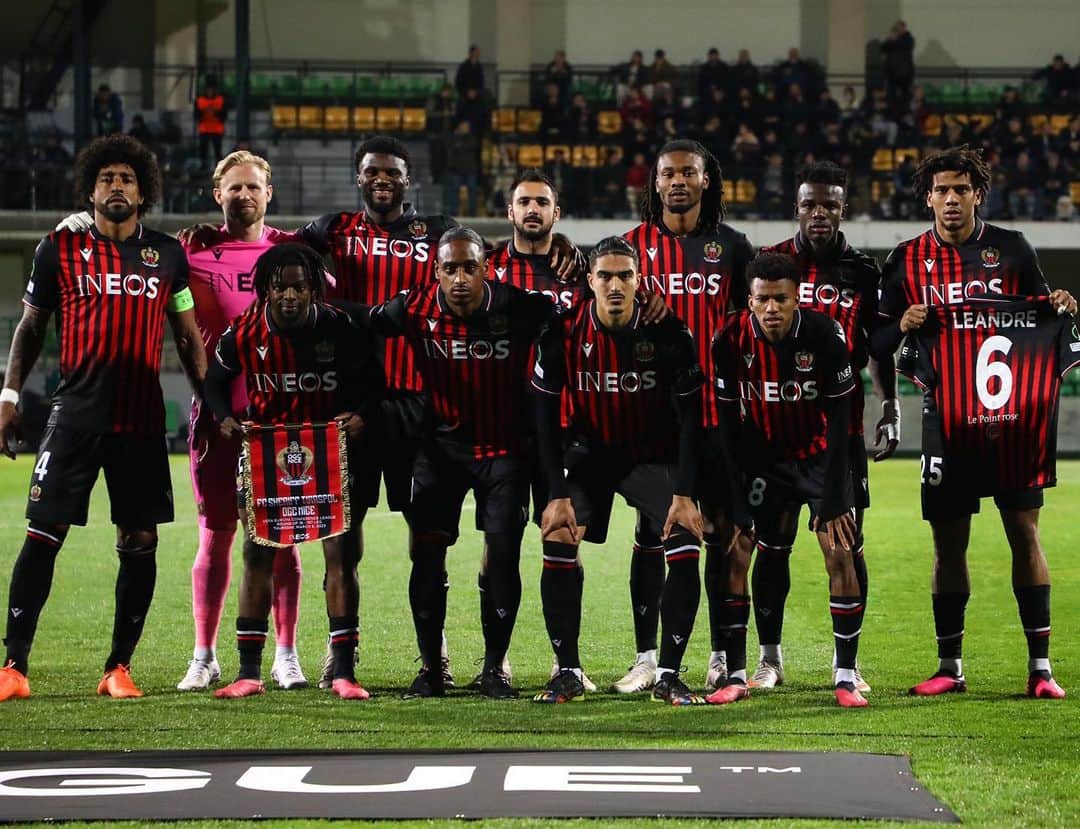 ダンテ・ボンフィム・コスタ・サントスのインスタグラム：「Victoire difficile mais très importante 🤝🏿💪🏿🛠️🙌🏽🙏🏾🤩❤️🖤」