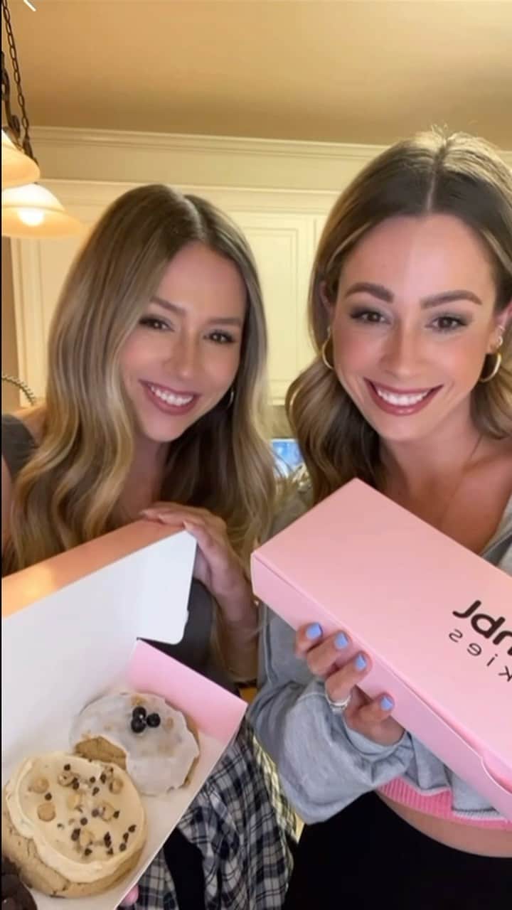 Tracy and Stefanieのインスタグラム：「Crumbl Cookies of the week taste test!  🫐 Blueberry Crumb Cake 🍪 Cookie Dough 🥜 Ultimate Peanut Butter 🍫 Dark Dream #crumbl #crumblcookies #crumblcookie #tastetest #crumblcookiesoftheweek #crumblreview #foodreview #eatwithme #dessertreview #mukbang」