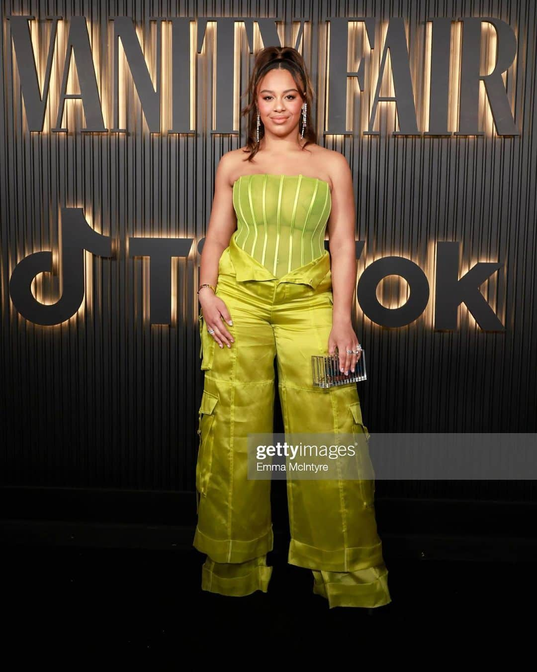 Nia Sioux Frazierさんのインスタグラム写真 - (Nia Sioux FrazierInstagram)「very young hollywood of me. thanks for the invite @vanityfair x @tiktok 😘」3月10日 7時28分 - niasioux