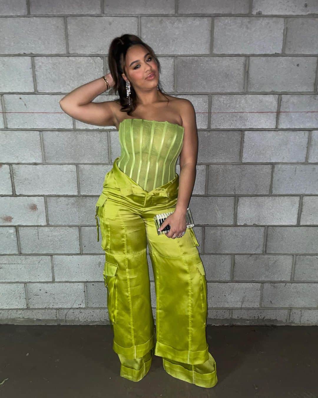 Nia Sioux Frazierさんのインスタグラム写真 - (Nia Sioux FrazierInstagram)「very young hollywood of me. thanks for the invite @vanityfair x @tiktok 😘」3月10日 7時28分 - niasioux