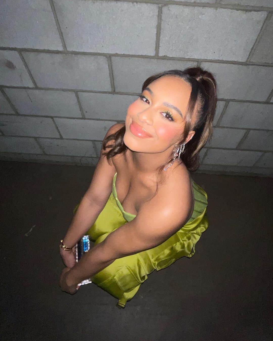 Nia Sioux Frazierさんのインスタグラム写真 - (Nia Sioux FrazierInstagram)「very young hollywood of me. thanks for the invite @vanityfair x @tiktok 😘」3月10日 7時28分 - niasioux
