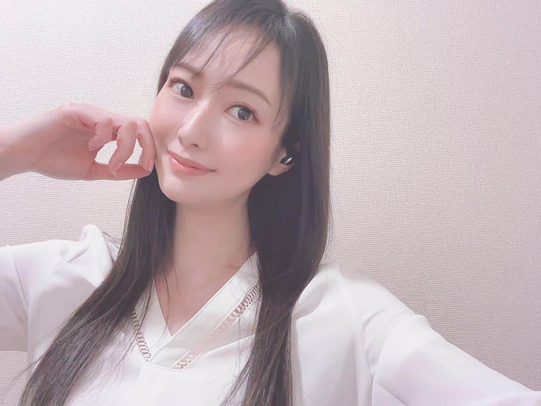 吉山りささんのインスタグラム写真 - (吉山りさInstagram)「☀️🌱 🌸🐣 今日も20ど超える東京😍✨  暖かくて幸せ☺️💕  #吉山りさ #モデル  #フリーランスモデル #フリーモデル   #美容 #美肌ケア #model #Japanese  #温泉 #温泉ソムリエ #お風呂 #温泉モデル #温泉女子 #hotsprings #aguastermales #모델 #pr #インフルエンサー #onsen #出張撮影 #撮影モデル  #白が好き   全国🗾の #HOTEL #旅館  #観光 #飲食 美容や店舗 様のPR案件他  🎬 芸能経歴26年、現在フリー  詳細等を含めお問い合わせ下さいませ✉️NG案件以外は順番にご返信させて頂きます。 ⚠️ライバーや成果報酬案件はやりません。」3月10日 7時37分 - oreorerisa