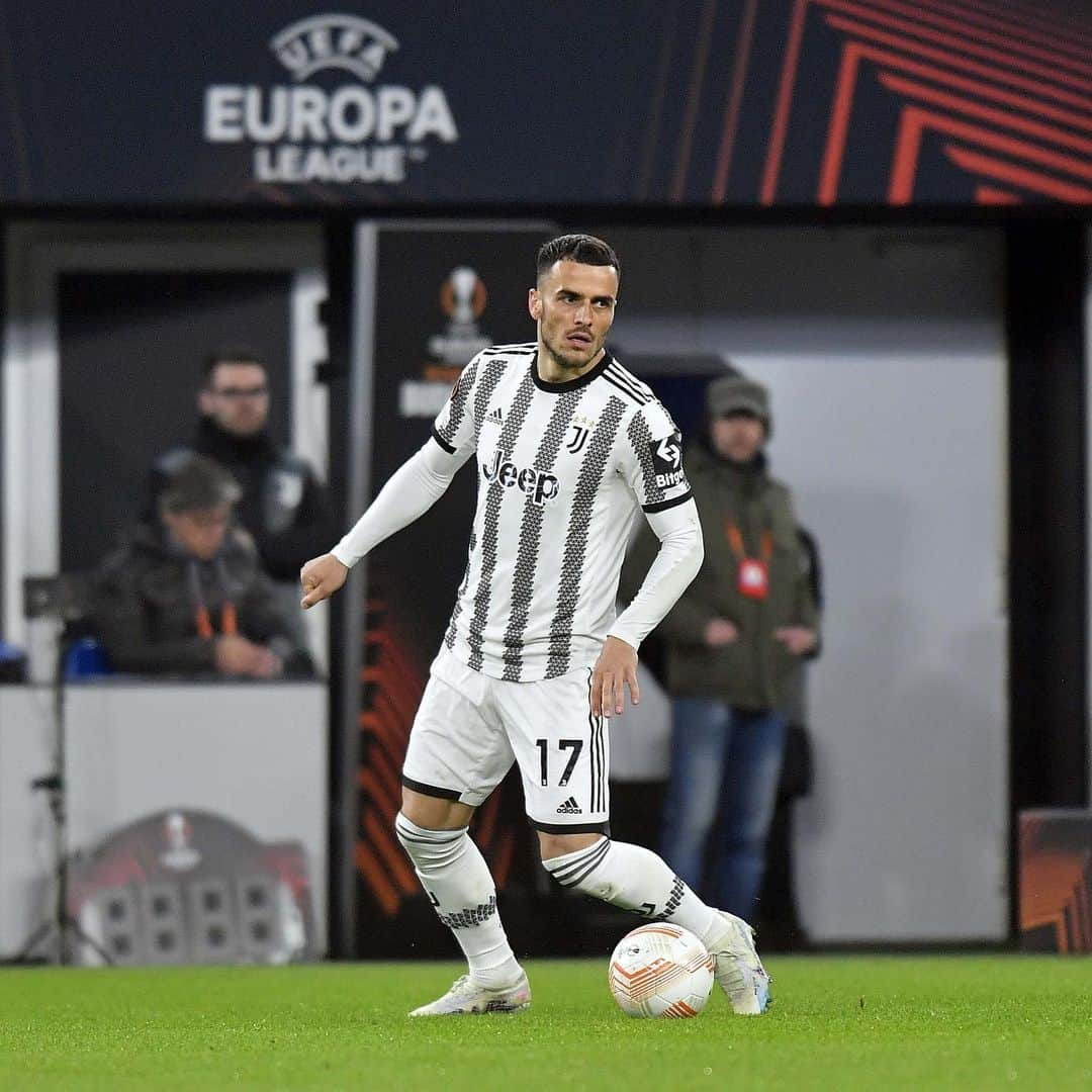 フィリップ・コスティッチのインスタグラム：「Happy for the win and the assist, but it’s only the first battle: let’s look ahead to the next European night! 💪⚪️⚫️  #JUVSCF | #UEL | #WSA」