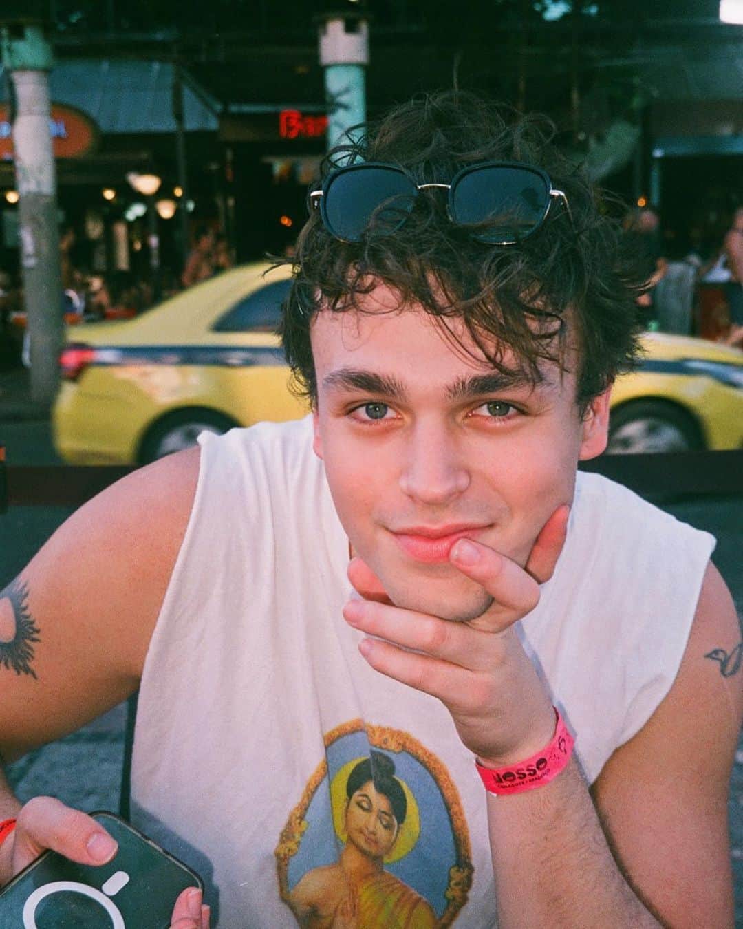 Jonahmaraisさんのインスタグラム写真 - (JonahmaraisInstagram)「this photo was taken at the coolest little brazilian restaurant right next to the beach in rio. i wish i could teleport there for lunch every day」3月10日 8時18分 - jonahmarais