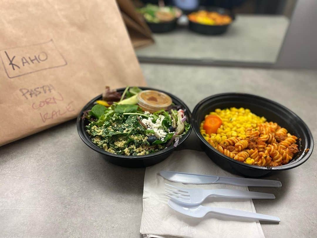 南果歩さんのインスタグラム写真 - (南果歩Instagram)「Day7🇨🇦 Lunch in the studio at 6pm😊 Don't worry ‼️ We can eat breakfast & some snacks anytime🌈  #studio #drama #lunch  #trailer  #kahominami #japaneseactor」3月10日 8時54分 - kaho_minami