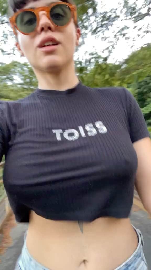 Olinda Castielleのインスタグラム：「Wanna go for a run? 🏃‍♀️ @models  . Credit: euphoriawild_ (tiktok)  . . . . . . ...#tiktok #musically #socialmediaqueen #bellydance #dance #confidentforlea #teammalu #kristenhancher #babyariel #macipope #madimonroe #sophiadiamond #zoelaverne #thailiian #daniellecohn #sarahmagusara #jamescharles #avani #lorengrey #hailo #realona #malutravejo #lealui #addisoneasterling #addisonrae #lilhuddy #dixiedamelio」