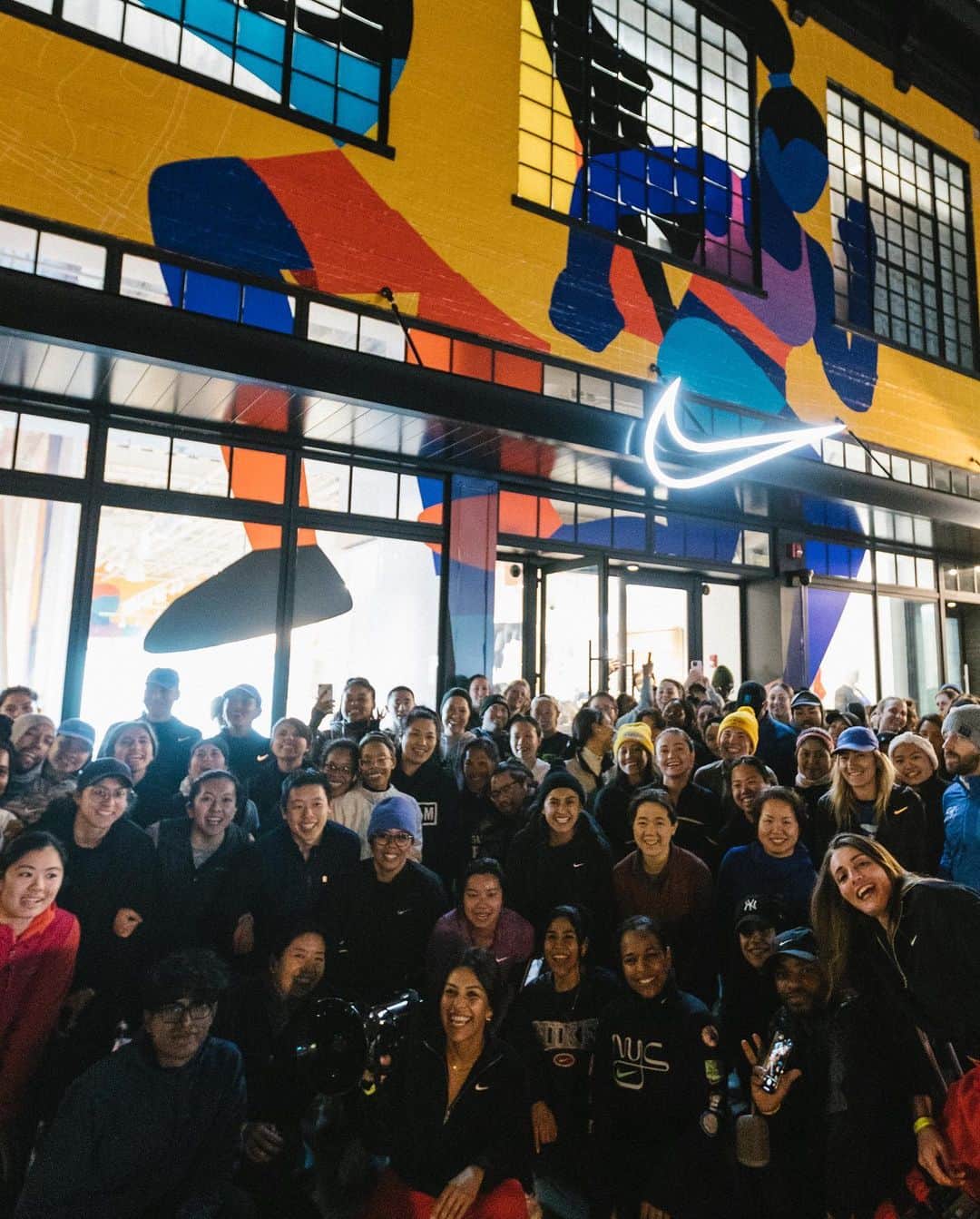 NikeNYCさんのインスタグラム写真 - (NikeNYCInstagram)「To be a woman from New York City ❤️‍🔥 Last night we celebrated International Women’s Day with a community 5k run through Williamsburg.   And if you missed this run, don’t sweat 🤙 Come run with us weekly at Nike By UES and Nike By Williamsburg.」3月10日 9時27分 - nikenyc