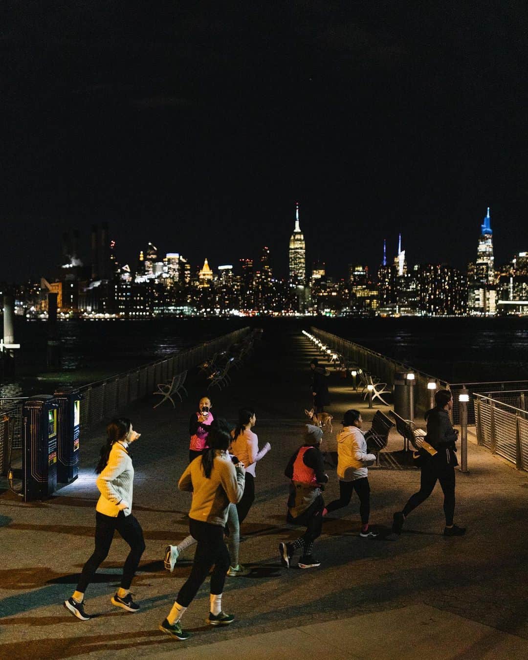 NikeNYCのインスタグラム：「To be a woman from New York City ❤️‍🔥 Last night we celebrated International Women’s Day with a community 5k run through Williamsburg.   And if you missed this run, don’t sweat 🤙 Come run with us weekly at Nike By UES and Nike By Williamsburg.」