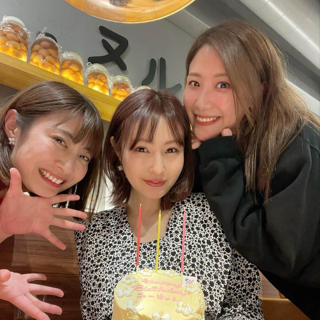 仁藤みさきのインスタグラム：「2人が今年もお祝いしてくれました🥰 数少ない友達🥺 ほんとにありがとう💓」
