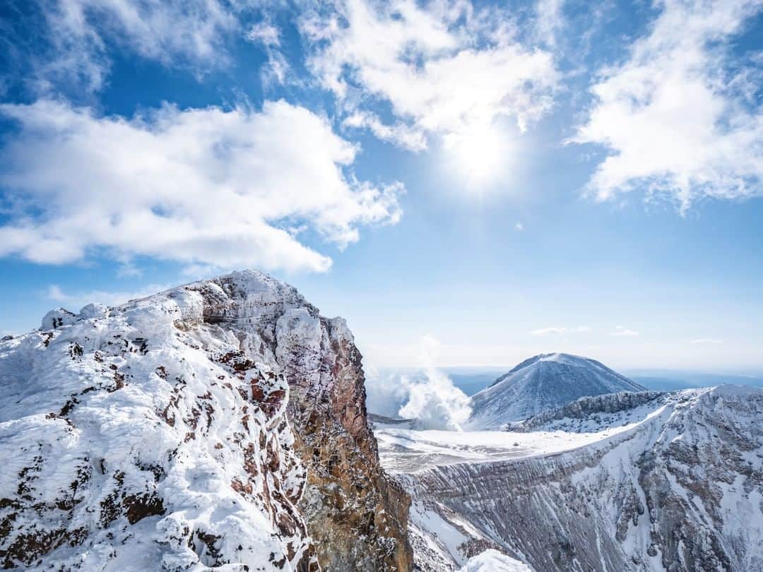 日本の国立公園さんのインスタグラム写真 - (日本の国立公園Instagram)「Icy Sights on Mt. Meakan ❄️  Mt. Meakan, at 1,499 meters, is the tallest peak of the Akan mountain group in eastern Hokkaido's Akan-Mashu National Park. In the Ainu language of Hokkaido's Indigenous people, Mt. Meakan is known as Machineshiri, the female mountain. 🏔️  An active volcano, Mt. Meakan is an immensely enjoyable hike in the green season, and three trails wind their way to the summit. Snow season hikes come with their own delights, such as fascinating natural sculptures of snow and ice.  The frosty phenomenon seen in the photo results from stormy weather at high elevations. Strong winds mold the snow and frost clinging to the rocks and other surfaces, scraping it away into unique shapes. It's a sight to see and adds even more interest to the already spectacular scenery. ✨  ⚠️Note that winter climbing requires careful preparation, a wealth of experience, and adequate equipment. Prospective climbers should familiarize themselves with the rules of the mountain before making any attempts. Climbers are encouraged to submit a climbing plan to the Hokkaido police. (An English version is available)  Comment with a ⛄ if you'd climb a mountain to catch sight of this frosty phenomenon.  📸 The mountain on the left is Mt. Meakan 📸 Natural snow sculpture on Mt. Meakan  #Japan #Travel #Tourism #ExploreJapan #DiscoverJapan #VisitJapan #AkanMashuNationalPark #Hokkaido #MtMeakan #MountMeakan #NationalPark #Hiking #IceSculpture #日本 #国立公園」3月10日 10時00分 - nationalpark_japan