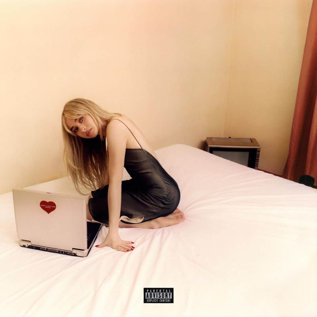 サブリナ・カーペンターのインスタグラム：「heyy email girl here-   for those of you that found a little piece of yourselves in this album, think of these few new songs as my sincerest thank you to you. so much happened in this chapter of my life that it was really hard to put it to rest, and ultimately i couldn’t stop writing and still can’t. Its not a follow up to anything, it’s just a few songs that belong in the emails world for those of u who were kind enough to make this record feel so welcome and heard. emails i can’t send fwd: coming to you March 17!   and maybe you’ll hear some of these on tour💌  all my love,  Sabrina」