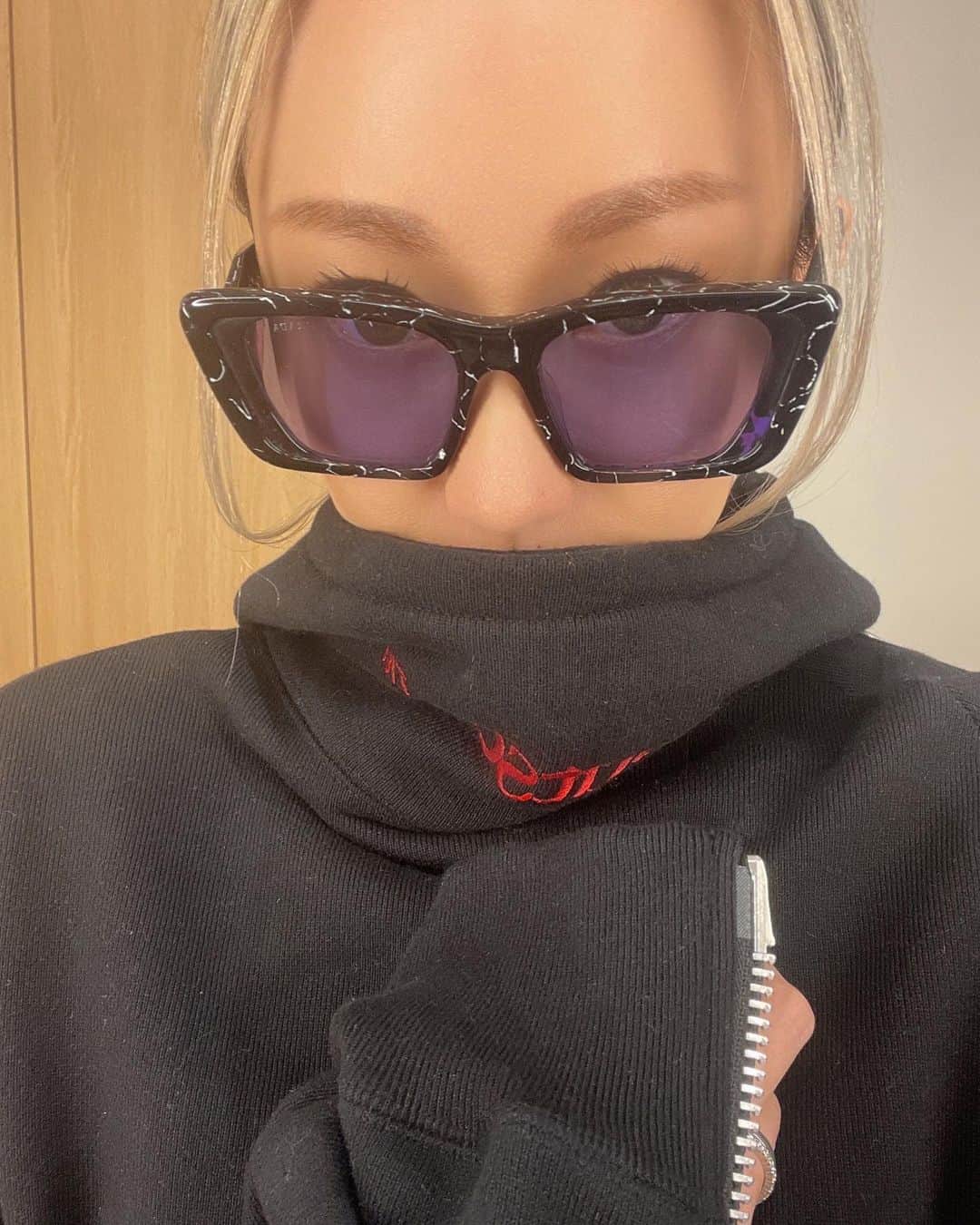 倖田來未のインスタグラム：「. 明日ツアー大阪初日公演！！ ⁡ ということで、ファンクラブアプリ「KK App」にて！！ ⁡ 楽屋からステージ裏まで追っかけてきちゃうよスペシャル生配信決定！！笑 ⁡ 大阪に来れない方は、 ドキドキしにきてください！笑 ⁡ #KKApp #ファンクラブ #kodakumi #倖田來未」