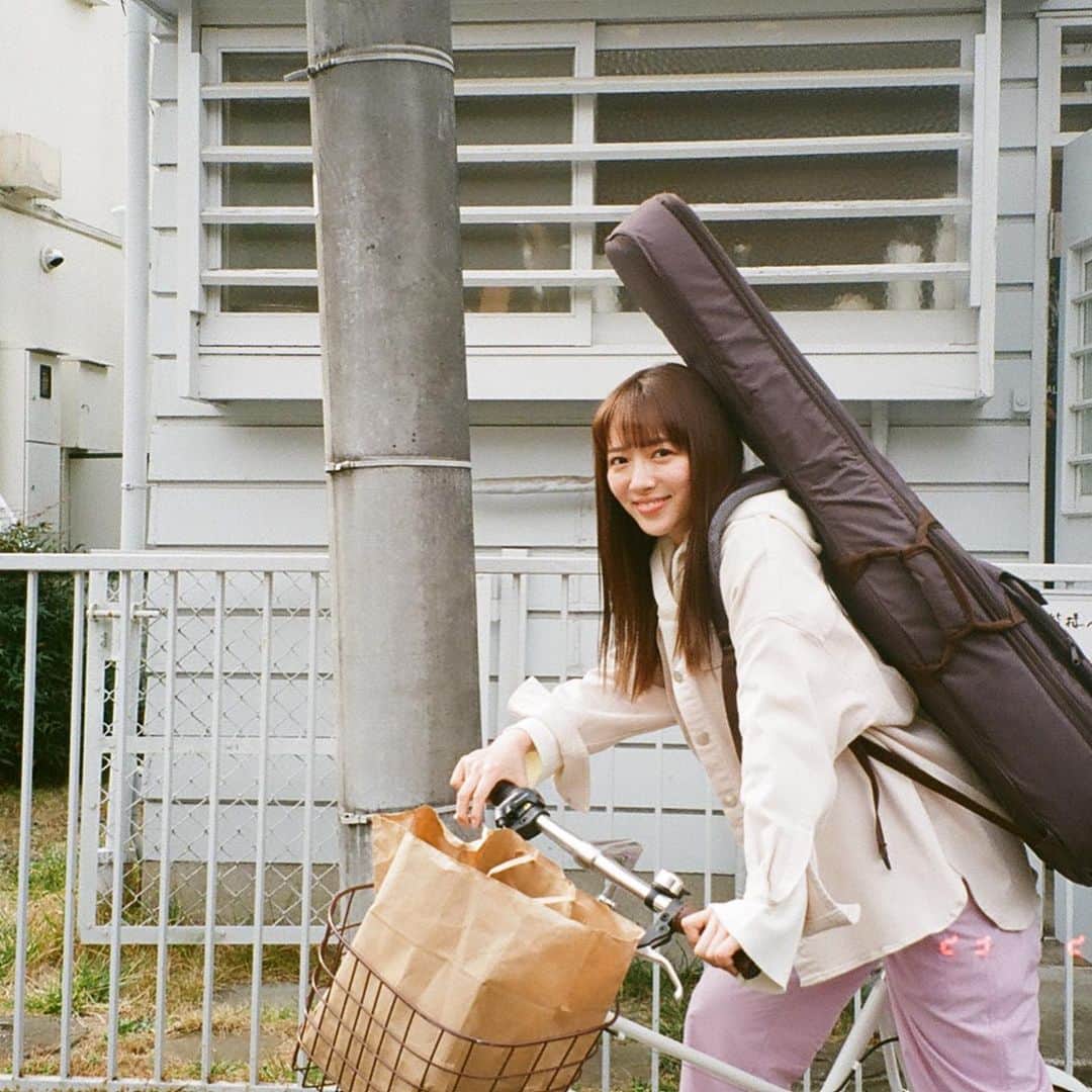 中山莉子さんのインスタグラム写真 - (中山莉子Instagram)「→ #ガラスガール カバーガールとして登場してます🌸 「新生活」をテーマに撮影していただきました！ ⁡ ぜひご覧ください☺️ ⁡ #film」3月10日 20時30分 - nakayama_riko_official