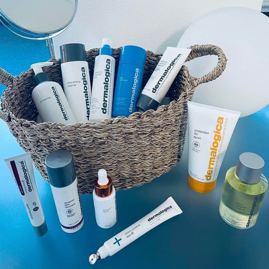 及川栞さんのインスタグラム写真 - (及川栞Instagram)「. Skin care for real life 💆‍♀️ @dermalogicaprojapan  I tried dermalogica treatment. This brand is based on dermatology,  and the idea is to be the skin healthy!!  @dermalogicaprojapan の フェイシャルトリートメントを受けました🤍 ここのブランドは皮膚科学に基づいて、 肌を健康にしていくという考えがコンセプトのブランド。 海外特にヨーロッパではすごく有名で、 私のオランダの元チームメイトもここのスキンケア商品使ってました🫶🏾 肌タイプが、乾燥、水分不足と一言で言っても原因は様々。 その原因をしっかりスキンチェック、お話の中でつきとめ、 個々にあったトリートメントをしてくれます。 トリートメント後の肌のツヤ、保湿力にびっくり😳😳 簡単にトリートメント動画最後に載せてるのでぜひ見てみてください🎥 日本にも店舗がたくさんあるにでダーマロジカで検索してみてください🧏‍♀️  #dermalogica#treatment#proservice#dryskin#glossyskin#moisturize#specialcare#healthy#beauty#strong#athlete#fitness#hockey#international#takarabelmont#estheticsalon#japan#homecare」3月10日 20時32分 - shihori.3