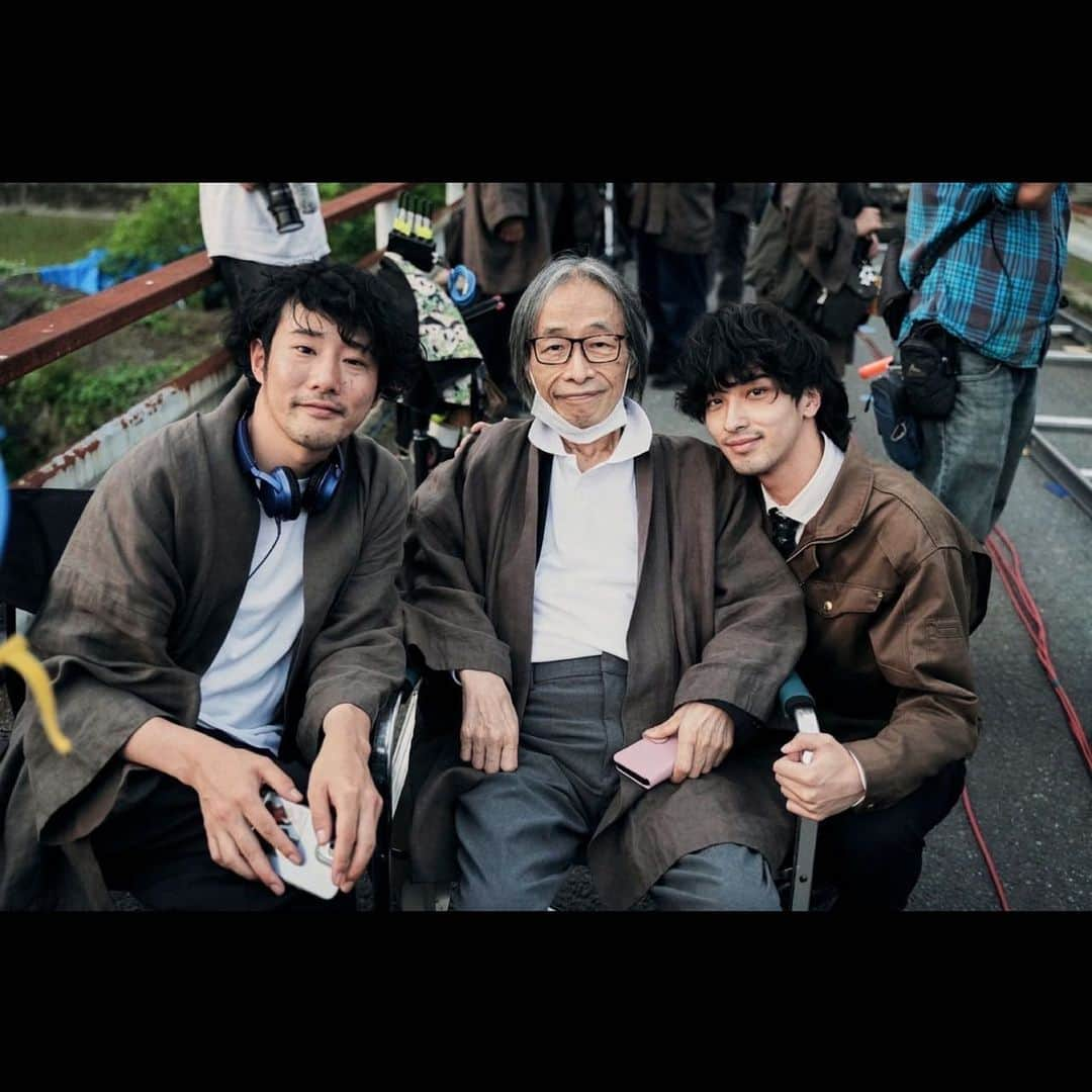 横浜流星さんのインスタグラム写真 - (横浜流星Instagram)「映画『ヴィレッジ』4月21日公開です。河村さんの熱い想いが1人でも多くの方々の心に届きますように。 スペシャル映像も解禁になりましたので、是非！  #映画 #ヴィレッジ #この後日本アカデミー賞ですね #河村さん #会長特別賞受賞 #おめでとうございます #3月生まれの方 #誕生日おめでとう #素敵な一年になりますように @village_moviejp」3月10日 20時37分 - ryuseiyokohama_official