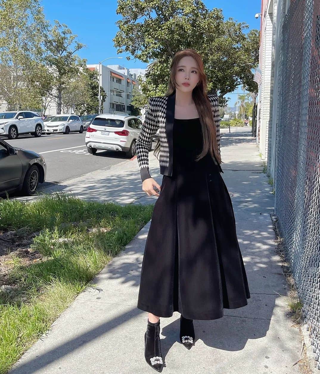 ホン・ジニョンのインスタグラム：「안녕 #LA ~♡  #날씨가다했네 #la맛집 #좀아시는분? 알려주시면 감사합니다☺」