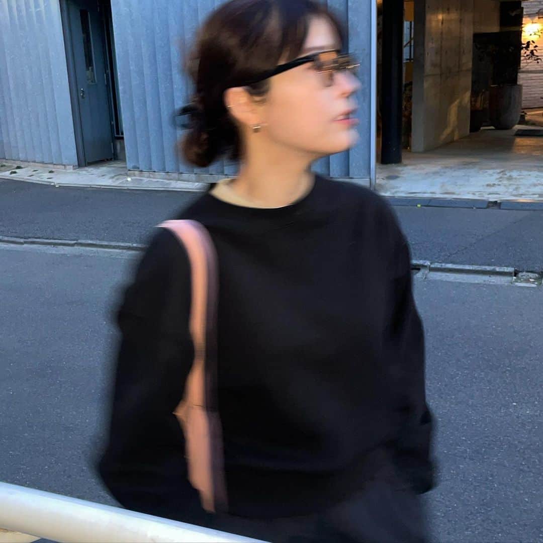 山本 絵里加のインスタグラム：「変なタイミングでこわれた思い出のメガネなおしたの。うれしい😮‍💨🤍」