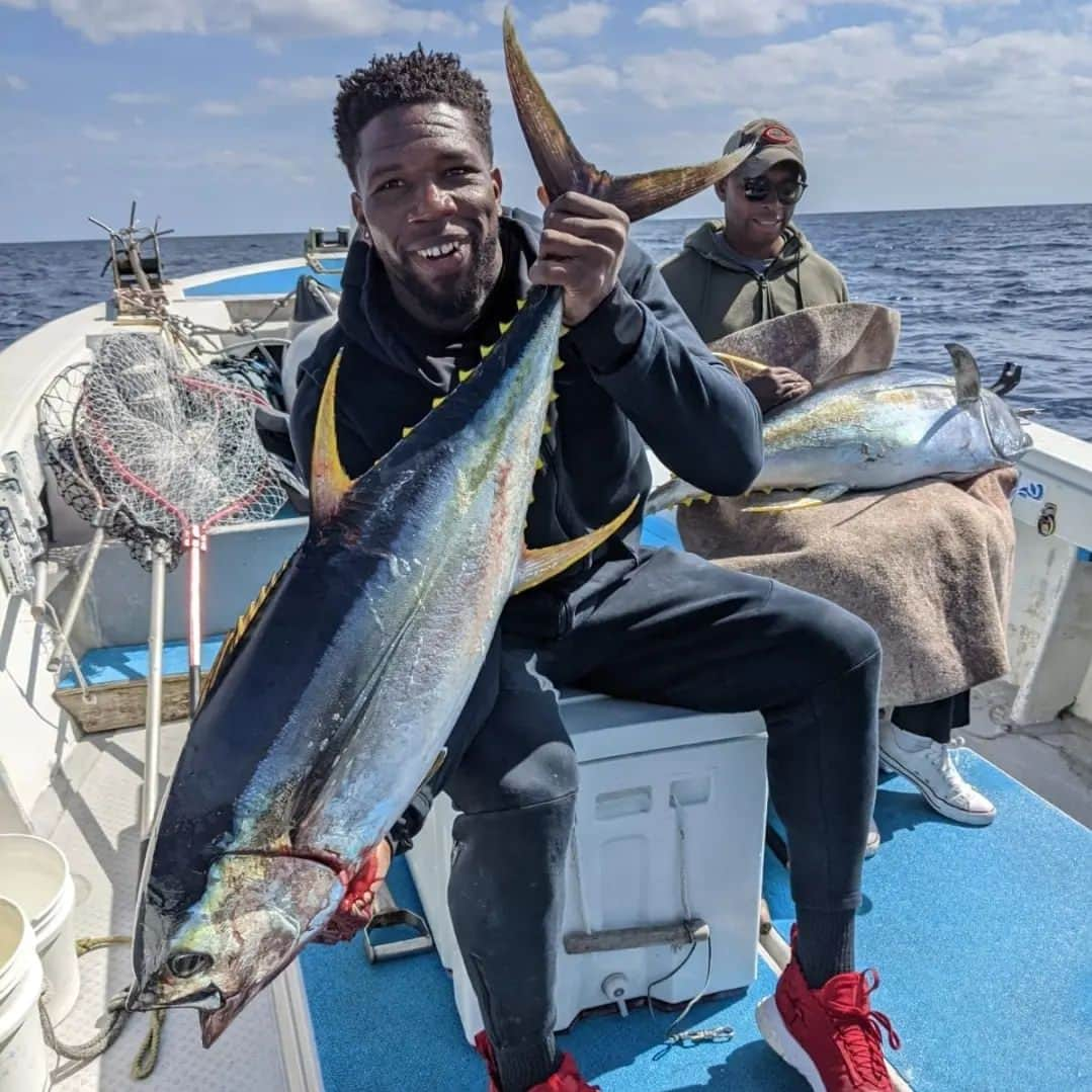 アイラ・ブラウンさんのインスタグラム写真 - (アイラ・ブラウンInstagram)「Throw back! Oldies, but goodies! #Okinawa #deepseafishing #tuna #dolphins #mahimahi #outdoors #fisherman #nature #Japan #ocean #basketball #texas #saltiga #shimano」3月10日 20時54分 - irabrown44