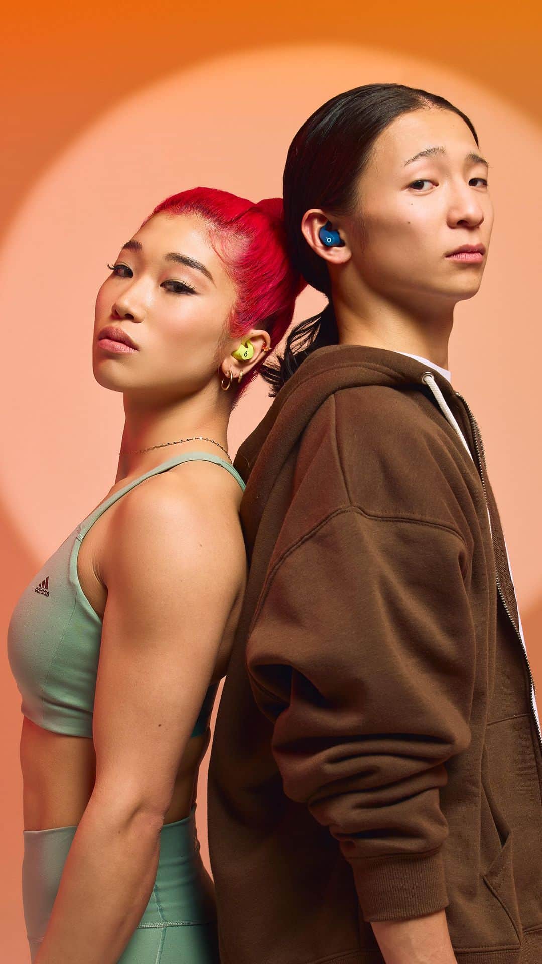 野中生萌のインスタグラム：「#BeatsFitPro New Color featuring Miho Nonaka and THE D SoraKi   春らしい新色💙💛💗 by @beatsbydre」