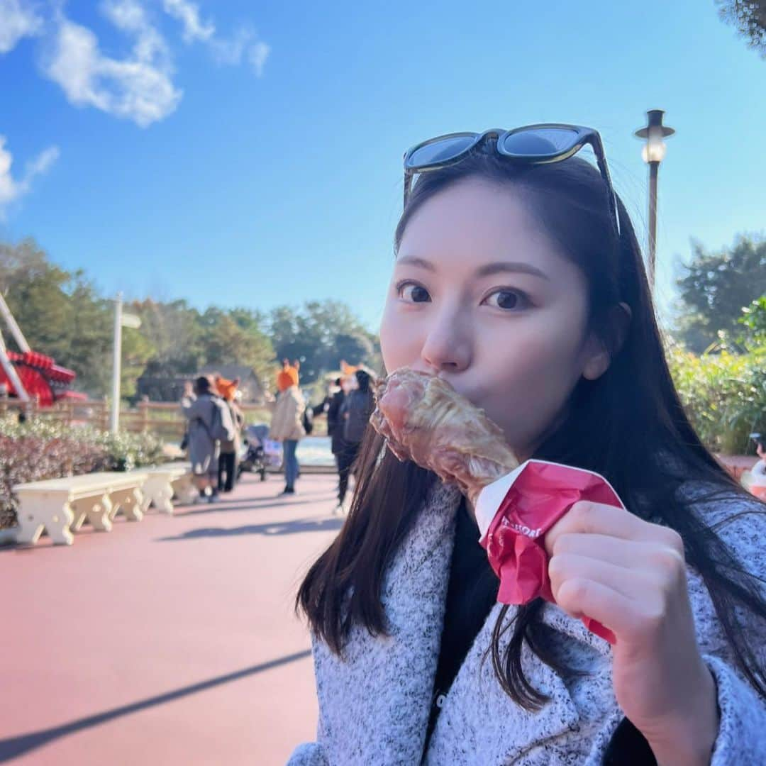 水沢エレナのインスタグラム：「暖かくなってきたのは嬉しいけど花粉すごいね🥹🤧   #tokyodisneyland   #disneyland   #tokyo  #disney」