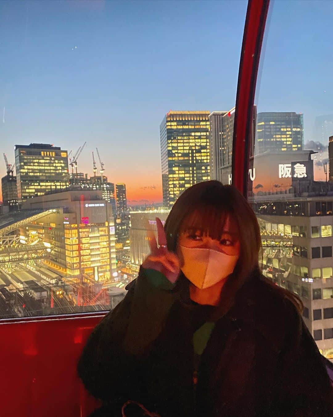武田智加さんのインスタグラム写真 - (武田智加Instagram)「大阪🎡  HEPの観覧車なんて初めて乗った笑 空が綺麗ないい時間ˊᵕˋ  先日の大阪期間の唯一の観光笑  観光というのかしら笑」3月10日 21時33分 - moka0225_hkt