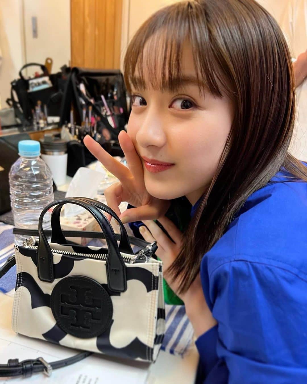 平祐奈のインスタグラム：「🖤🤍💙」