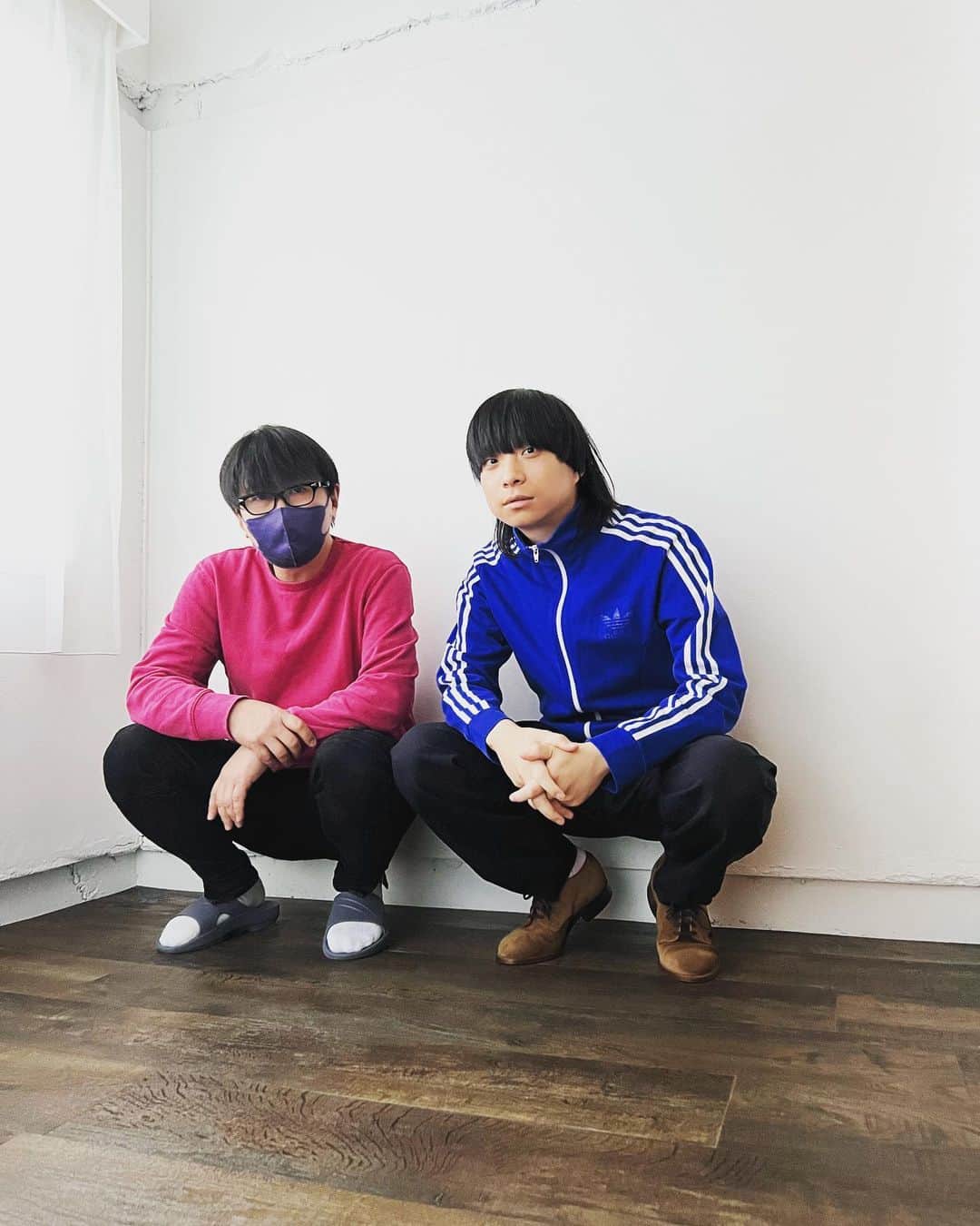 鹿野淳のインスタグラム：「明日は遂に実現するクリープハイプの幕張メッセワンマン。 このバンドは色々あったからこそ、やる時は必ずやり遂げるバンドです。 本当に楽しみなライヴだ。 もうすぐ新しいMUSICAが完成して世に出ますが、今あるMUSICAの表紙はクリープハイプです。振り返ったり未来を見たり今の曲を語ったり。尾崎世界観とはNG無しで色々とフラットに振り返りインタビューをしました。音楽ファンやバンド好きにとって、とても意味のある読み物だと思います。  #ヤンキーになりきれない」