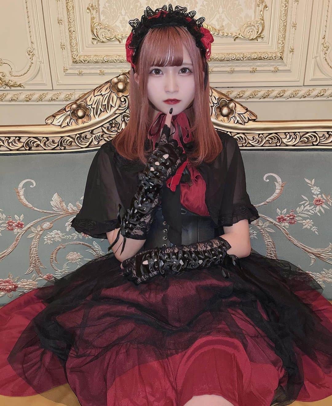 ちはるのインスタグラム：「. お人形さんになりたいの  #ゴスロリ #ゴスロリファッション #ロリータ #ヘッドドレス #lolitafashion #アイドル #idol #お人形 #doll #tflers #instagood #follow #me #japan #japanesegirl」
