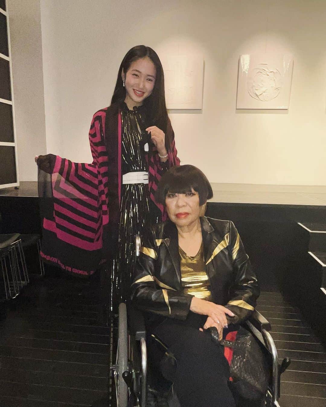 天翔愛さんのインスタグラム写真 - (天翔愛Instagram)「Junko Koshino Fasion  Show🤍  ご招待いただきました。 一つ一つのお洋服が存在感とオーラをはなっていて、 鮮烈に印象に残りました。  流行を超えて輝き続けるファッションとデザインに とても刺激を受けました✨  #junkokoshino  #fasion」3月10日 21時41分 - ai_tensho_official