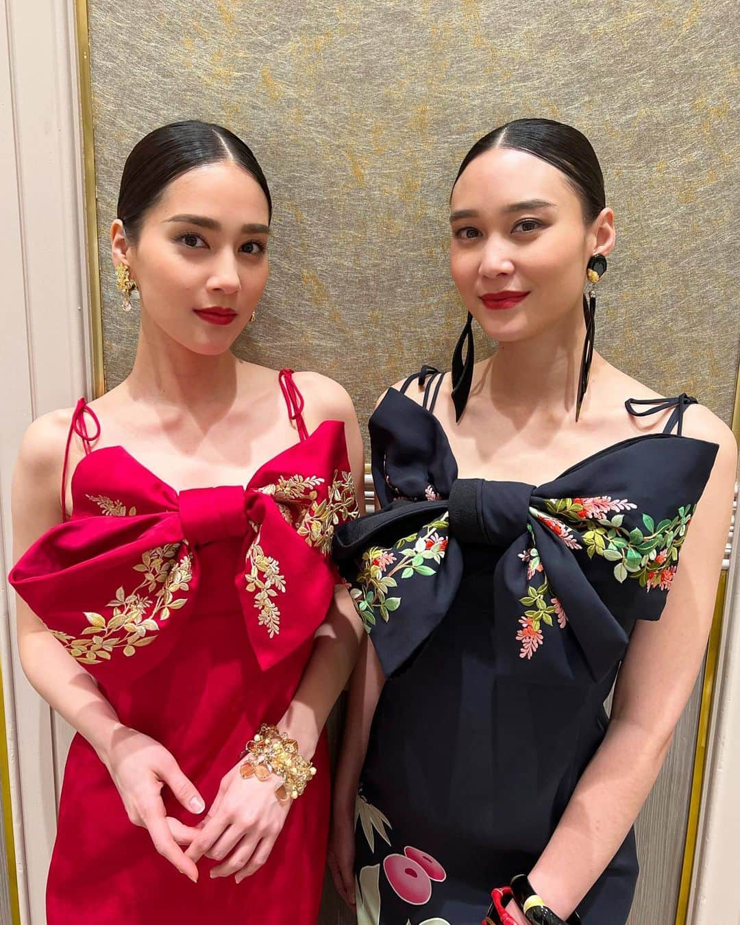 タヤネさんのインスタグラム写真 - (タヤネInstagram)「バックステージ👯‍♀️ From last Tuesday   #backstage #weddingshow #beautifuldress #work #model #weddingdress」3月10日 21時43分 - thayaneinazu