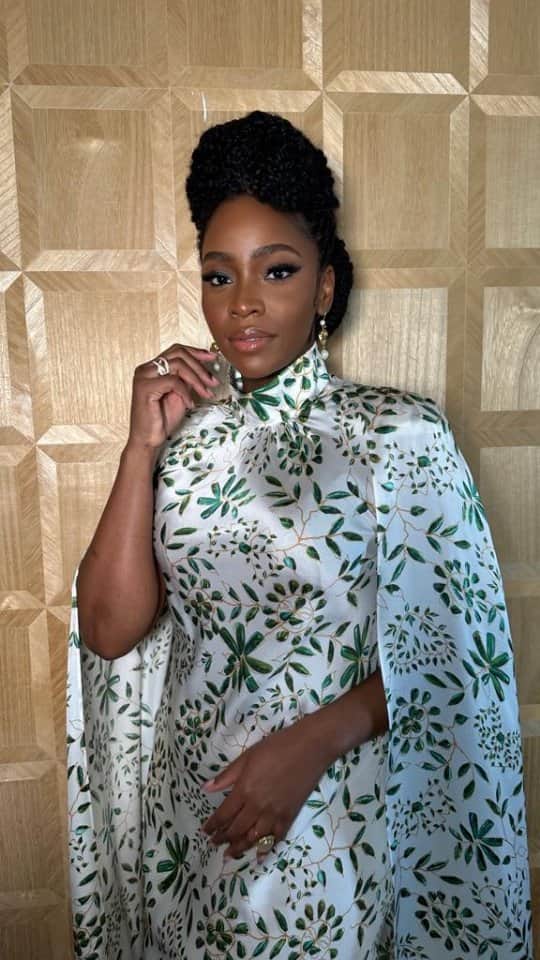 テヨナ・パリスのインスタグラム：「It's no coincidence that the Essence Black Women in Hollywood Brunch is one of the first events I've had the honor to attend post the birth of my daughter. Being surrounded by these incredible women and nothing but love, encouragement, joy, and support in the room has filled my spirit BEYOND!! HUGE CONGRATULATIONS to this years honorees and thank you @Essence for the honor of being in the room!! 🖤🖤🖤」