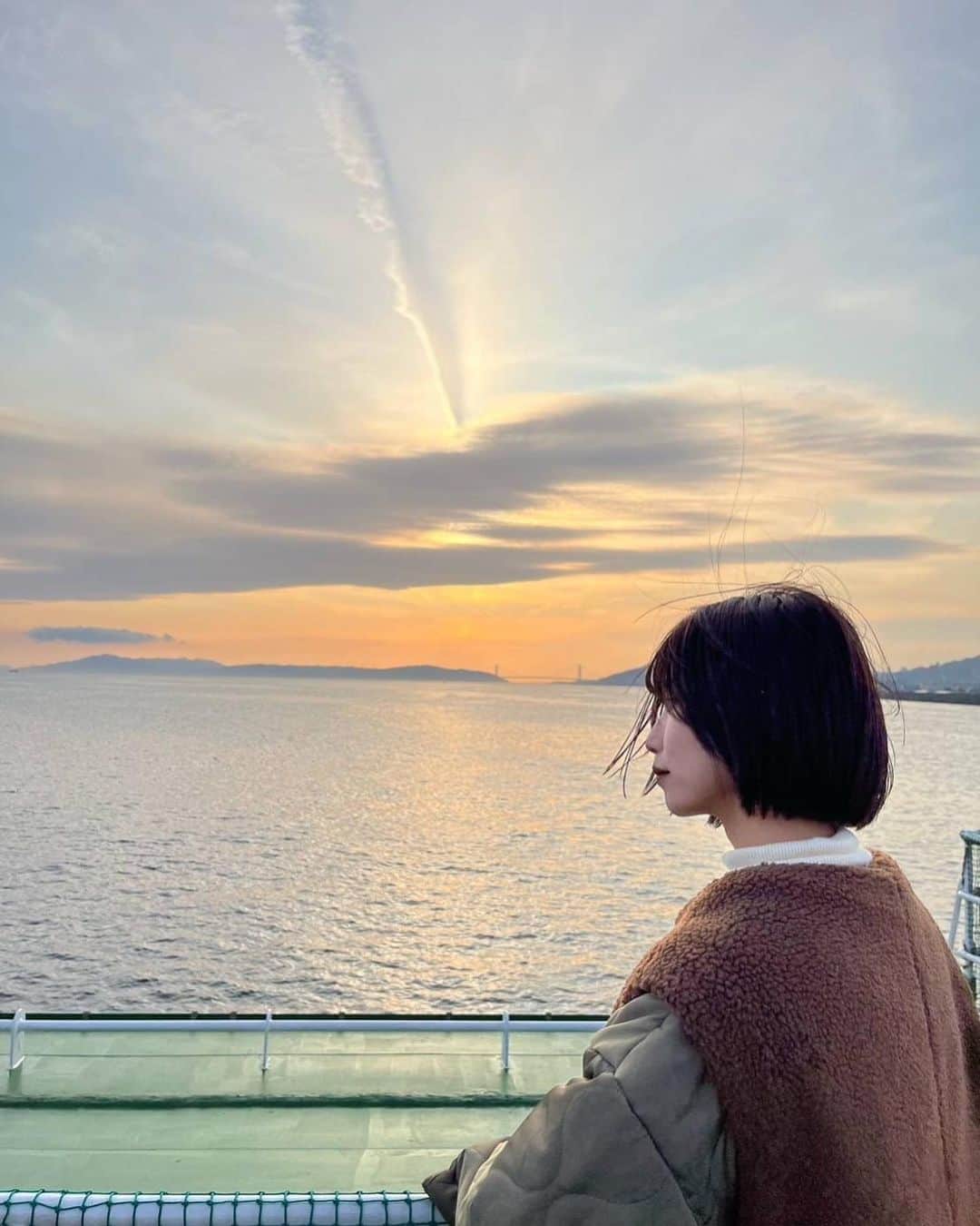 三浦寿莉さんのインスタグラム写真 - (三浦寿莉Instagram)「神戸ベイクルーズ ~ロイヤルプリンセス~ に乗ってきました!! ‎🚢‪🤍 ̖́-  超景色抜群でどこから見渡しても最高すぎて、、終始ワクワクが止まらなかったです( ˶>ᴗ<˶) 写真好きさんにはたまらないぐらいめちゃくちゃ映える！  360度開放的な3階スカイデッキは珍しいみたい🥺 途中、真っ赤な神戸大橋の下をギリギリでくぐるんだよー！🌉 迫力«特大»でした( Ꙭ).ᐟ‪‪‪‬‬‬‬‬‬  そんなロイヤルプリンセス、 気になる子は CRUISE KOBEウェブサイト  https://cruise-kobe.com/  をチェックだよ~🤎  さらにLINE公式アカウント 「神戸港遊覧船」 で1,000円OFFクーポンを配信中！！ ななんと1,400円(40分クルーズ)が400円で乗れちゃうんだよ！？！？ (先着 1000名限定、3/26(日)まで)  運休期間もあるので、詳しくはサイトをチェックしてね！」3月10日 19時00分 - juri_miura0919