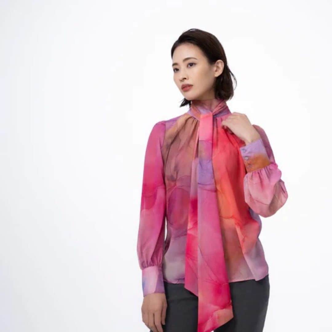 森田麻恵のインスタグラム：「my work 💗💚💙  オーラを身に纏う服をコンセプトにデザイナーMOTOKOさんが手がけるブランド　　　　　  @auratier.japan   パワーが溢れていて、撮影も楽しかったです！  #オーラティエ #mywork  #auratier  #fashion」