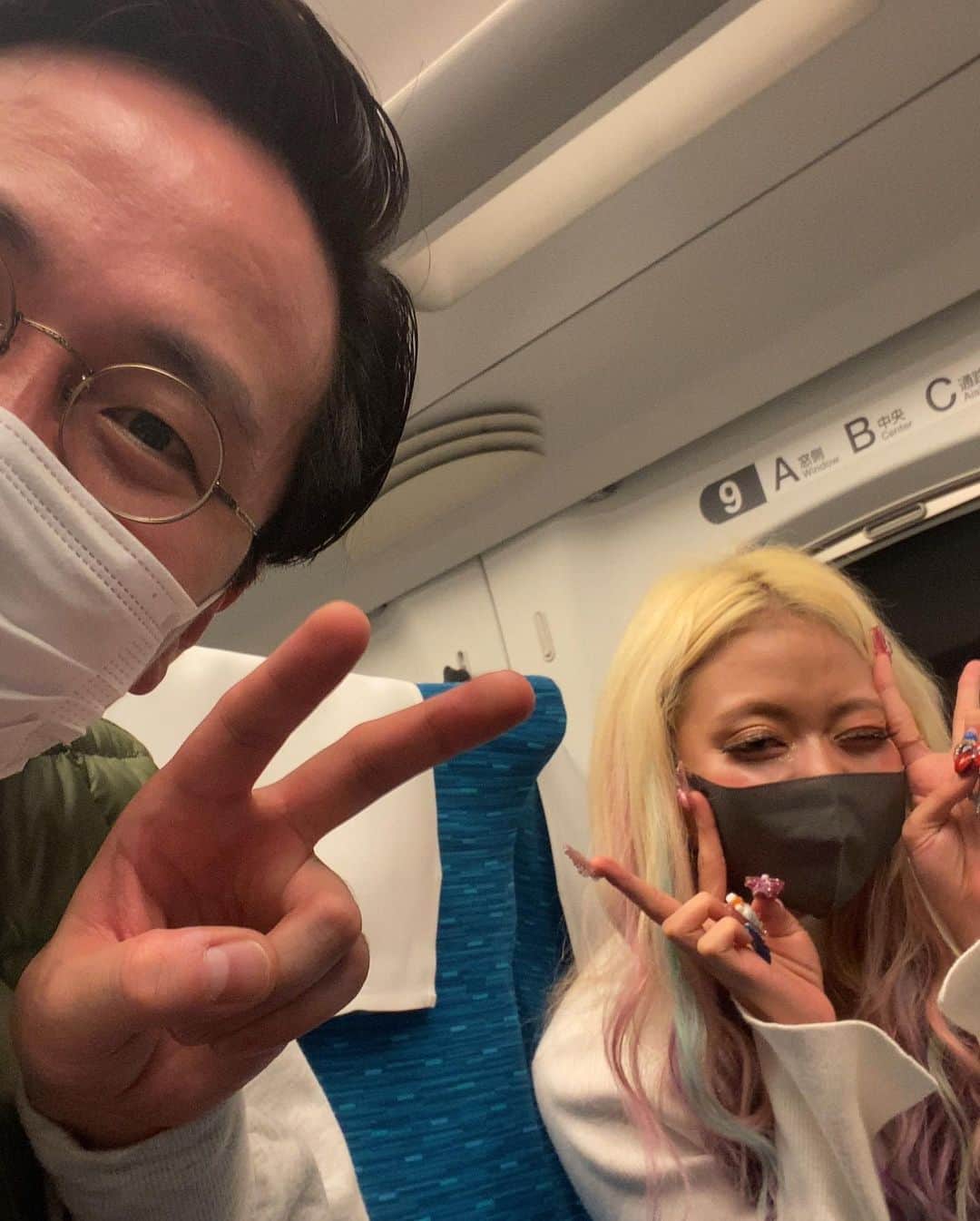 鎌田キテレツさんのインスタグラム写真 - (鎌田キテレツInstagram)「幸せショット  #大東しょうい食事会 #大東さんは先輩だけど大東しょういのフルネームがかっこよすぎて呼び捨てで呼んでしまう #絶対だめ #中谷さんと牡蠣 #この時期週3くらい一緒にいた #みんな幸せになって欲しいが口癖 #荒川と新幹線で遭遇 #その後はるにも会って今日泊まるとこがないと言い出し3人で宿探しまくる #キラキラした後輩眩しい #漫才至上主義in名古屋 #脇田さん名古屋の全てを喰らい尽くす #ロッシーさんとイオンモール営業 #空き時間にヒートテックを買ってくださる #テレビで見てたまんまの超かっこいい先輩 #中谷さんからの誕生日プレゼント #この日僕は漫才師になりました #37期東京大集合 #全員オーディション落ちる #安場さんの歯の汚れは萌々にお任せあれ #介護 #周平さんと中谷さんとスラムダンク #2時間ずっと泣いてた #次はブルージャイアント誰か見に行こう #ノムさんからの誕生日プレゼント #洒落にならないくらい高い靴をいただいた #なける」3月10日 12時57分 - nendo.1116
