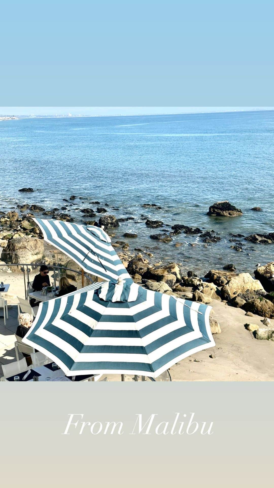 ジェーン・アイルデールのインスタグラム：「今回はオフィスを飛び出し、カリフォルニアのマリブビーチ🏖から中継です。 ご出演いただいた陽子さん(@sekiguchiyoko)、ありがとうございます」