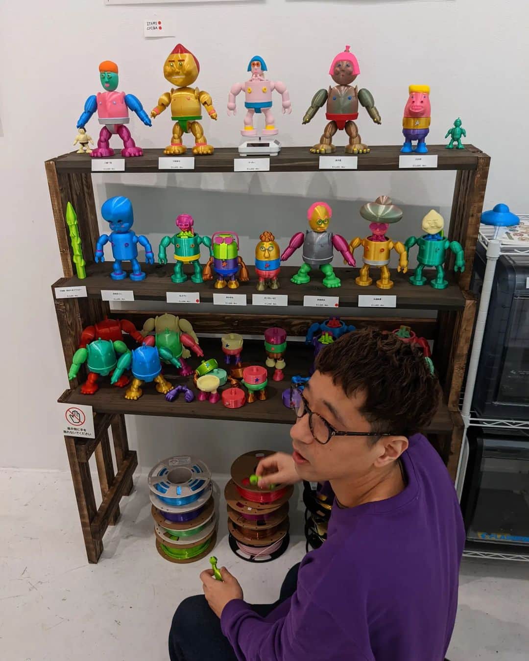 のインスタグラム：「よしもと新喜劇の個展 ラフ＆ピースギャラリーに いってきてんけど  ボンさん えぐいことしてはる！ フィギュアつくってはる！  すごすぎ！  ボンさん、絶対にえぐいことなるとおもう！  吉本芸人、全員作って欲しいやろ、これ！！」