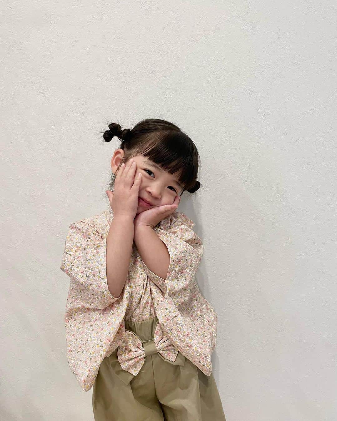 LINKAのインスタグラム：「３回目の節句🎎💕もうおっきくなったからこの袴着れるの最後かな😭#ひな祭り」