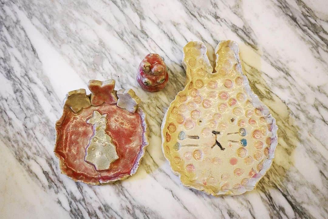 廣瀬規子のインスタグラム：「大変親バカではありますが、、娘の作品が大好きです🥹  去年の暮れに作った器たち。 宝物です✨」