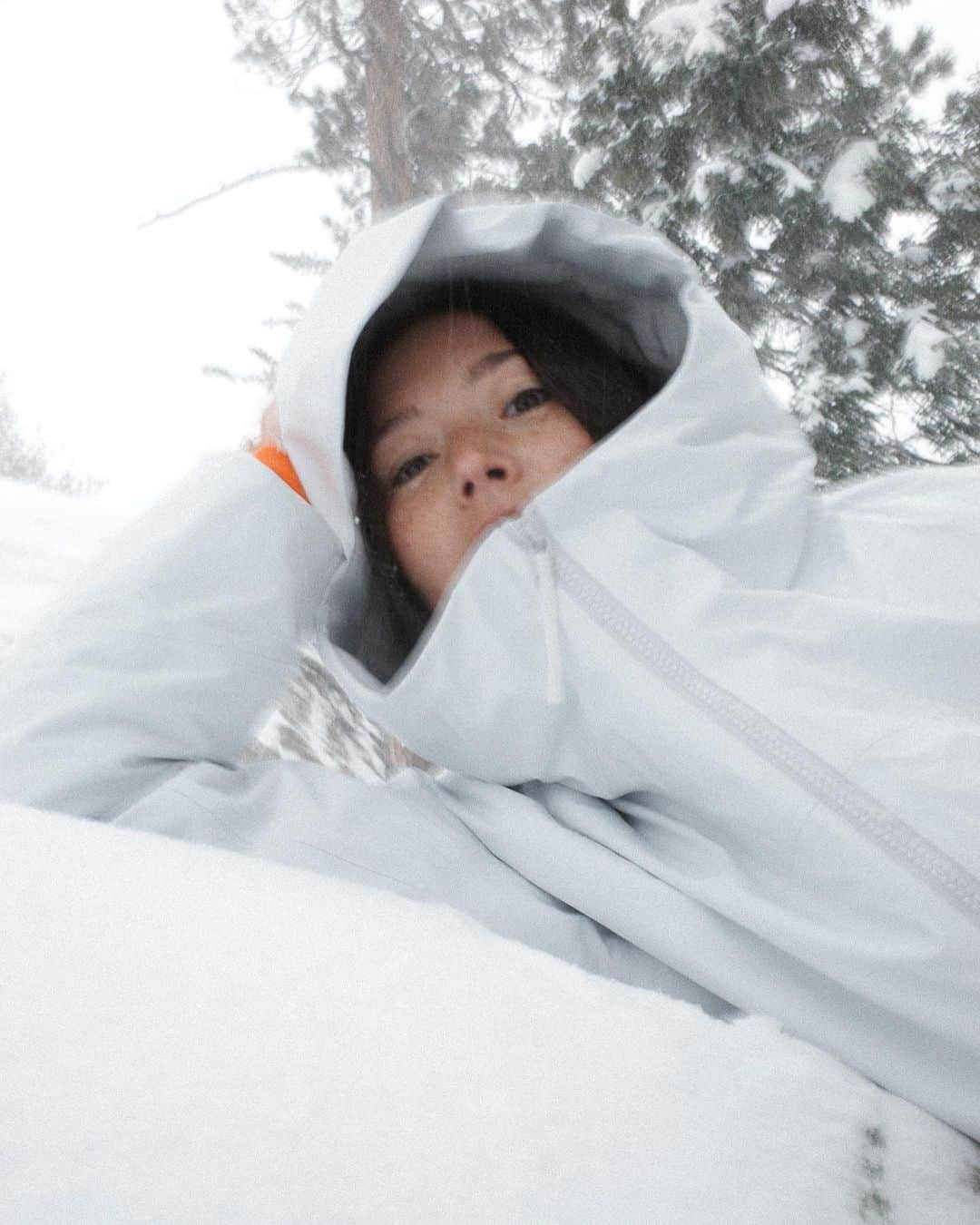 松島エミさんのインスタグラム写真 - (松島エミInstagram)「Just another snow dump❄️  Ph by @markpopovich   . .  #winterwonderland#snow #backcountry#outdoors #palmsprings #desertmountains#beautifuldestinations #californiaadventure#optoutside #landscapephotography#mountaingirls #explorecalifornia#wanderlust#snowadventure#winteradventures#frozen#mountains#スキー#雪景色#arcteryx #veilance#snowhike#winterhiking#girlswhohike」3月10日 14時33分 - emimatsushima