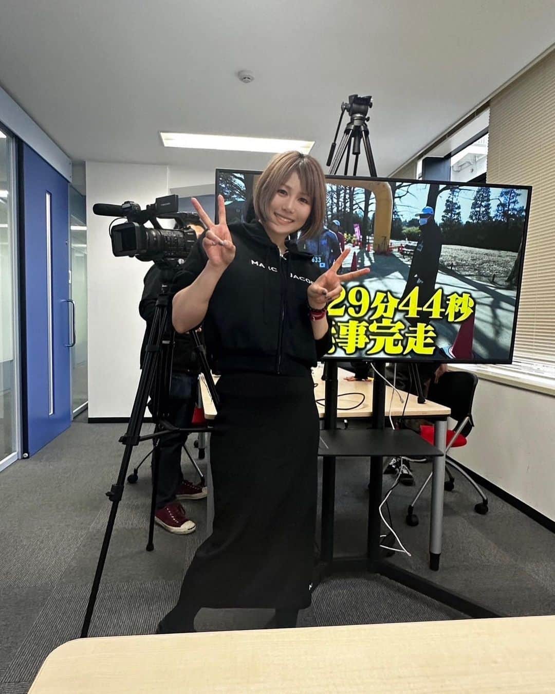 蜷川べにのインスタグラム：「FC限定動画べにホノルルマラソンへの道特別編(副音声)収録。 29分間裏話をしゃべくりまくったのでお楽しみにー」