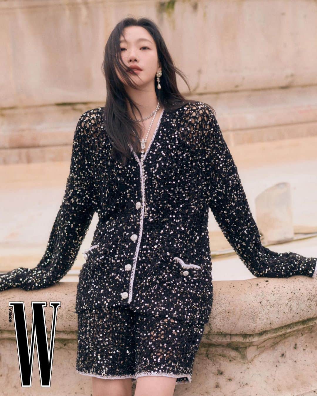 のインスタグラム：「@wkorea @chanelofficial 🖤」
