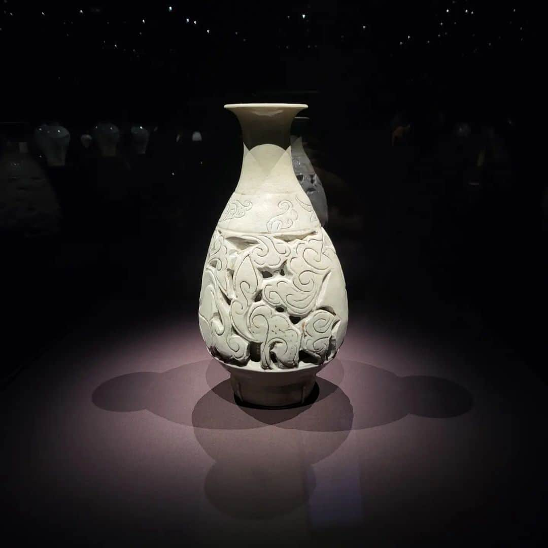 カン・ソラさんのインスタグラム写真 - (カン・ソラInstagram)「@leeummuseumofart  #조선의백자군자지향  white porcelain of Chosun」3月10日 15時02分 - reveramess_