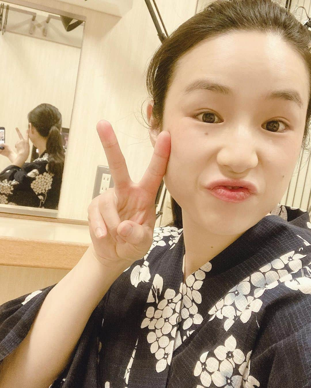 佐藤みゆきのインスタグラム：「大事な大事なお知らせ✨📢  出演情報でございます！なんと今週末から来週にかけて、３つ！チェックしてくださいませー‼️  まずはひとつ目。 【出演情報】 BSフジ 『～日本全国～桂宮治の街ノミネート　あんがとない！福島めぐり旅スペシャル』　VTR出演 2023年3月11日(土)18:00～19:55 https://www.bsfuji.tv/machi_nominate/pub/  ＜出演者＞ 桂宮治  ゲスト：唐橋ユミ、市川由紀乃 ガイド：氏家エイミー、高木永  ＜VTR出演＞ 梅沢富美男 堀内孝雄 皆川猿時 佐藤みゆき  ＜ナレーション＞ 土屋伸之（ナイツ ）  この並び…凄いですよね？！？！？ 光栄すぎます。 しかも3.11にオンエアされる福島めぐる特番だなんて。本当に嬉しいことです。  番組内のVTRで「私の街ノミネート店」をご紹介させていただきました！福島の思い出のお店、おすすめのお店。まだまだあるけど…その中から選りすぐりを。観ていただけたら嬉しいです♫  作品以外のことをテレビでお話しさせていただくのは初めてで緊張しました。上手く話せたかなあ。話しているうちに「ああ、早くまた訪ねたい…」と思ってしまったのは言うまでもありません。  そしてふたつめ‼️ 【出演情報】 NHK ドラマ10「大奥」第10回　堀田正亮役 2023年3月14日(火)22:00～ https://www.nhk.jp/p/ts/PKYJ66Q8JP/  そうです。ドラマ化が決まった時にTwitterでつぶやきましたが、私はこの原作のファン… ドラマ化が決まってから、視聴者としてずーっと楽しみにしてきました。 そのドラマに関わることができるなんて… 出演が決まった時は泣きました。  今まで時代劇で演じてきたのは、侍女か遊女。老中首座という、役職にも震えつつ、撮影しました。三浦透子さんの演じる家重様、観て欲しい。現場で昔CMでご一緒した貫地谷しほりちゃんと再会できたのも嬉しかった。  ドラマ『大奥』。素晴らしい原作を越えてくる、傑作です。お見逃しなく。来週最終回ですので、見逃した方は是非オンデマンドで追いついてください！！！  そして３つめ！ 【出演情報（声）】 YouTubeドラマ 『晒し愛、こんな夜は誰のせい？』第3話　沙織の母役（声の出演） 2023年3月15日(水)20:00配信 予告ティザー動画 https://youtu.be/mxgiOkA70hI  YouTubeドラマです。 声のみの出演ですが、現場にお邪魔して生電話？でやり取りをしながら撮影をしました。 なかなかな母親の役でした。 こささ監督と役や作品についてお話しできたのは嬉しかったです。  2枚目の写真は現場の見えるロケバスの中でスタンバイしている図。この日の私の現場でした笑  ドラマの冒頭に注意書きが出てきますが、なかなかヘヴィな世の中の暗い部分も描いた作品です。私は岡崎京子さんの『ヘルタースケルター』を想起しました。 美しく、妖しい雰囲気も漂う画。 女子は特に、ザワザワした気持ちになるのでは無いかしら。若い世代に向けた作品だと思うけど、私たちの世代や上の世代にも観て欲しい。記憶の何かが刺激されて、心が『痛く』なる作品かと思います。是非。  お知らせ3連投ですが、 どれも是非観ていただけたら嬉しいです♫  ではでは、花粉に負けず、生きていきましょうね。アデュー！」