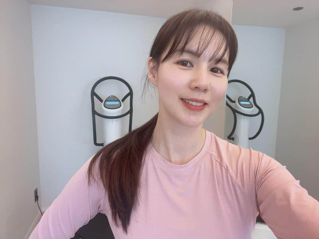 パク・シウンのインスタグラム：「#필라테스 운동하러 가면 일단성공ㅎㅎ 올때 좀 힘들다면 대성공😂 오늘은 대성공~👍💕 ㅎㅎㅎㅎㅎㅎㅎ 다리가 떨리는건 덤🫠  #운동러들화이팅 💖」